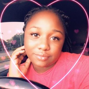 Meet your Posher, Latisha